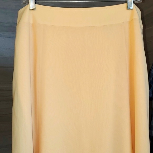 Joseph RIBKOFF light pastel yellow tulip skirt - New listing - Picture 4 of 7
